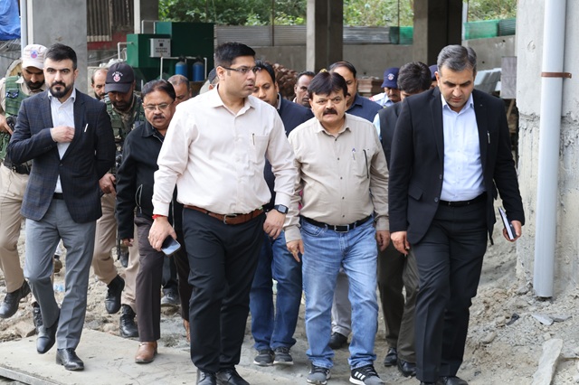 'Div Com Jammu visits Ramban'
